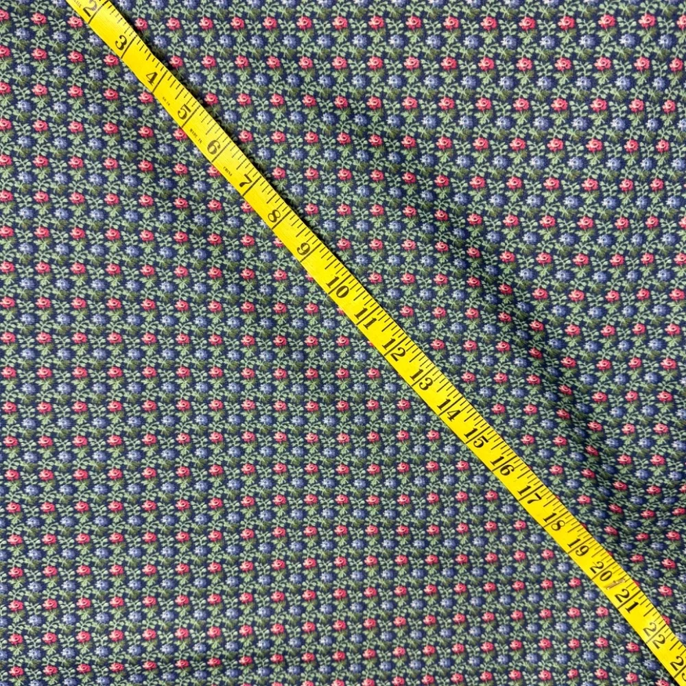 Crisp New Cotton Fabric 2 yds Pink Cabbage Roses on Blue Calico Quilting Quilt - Picture 7 of 12